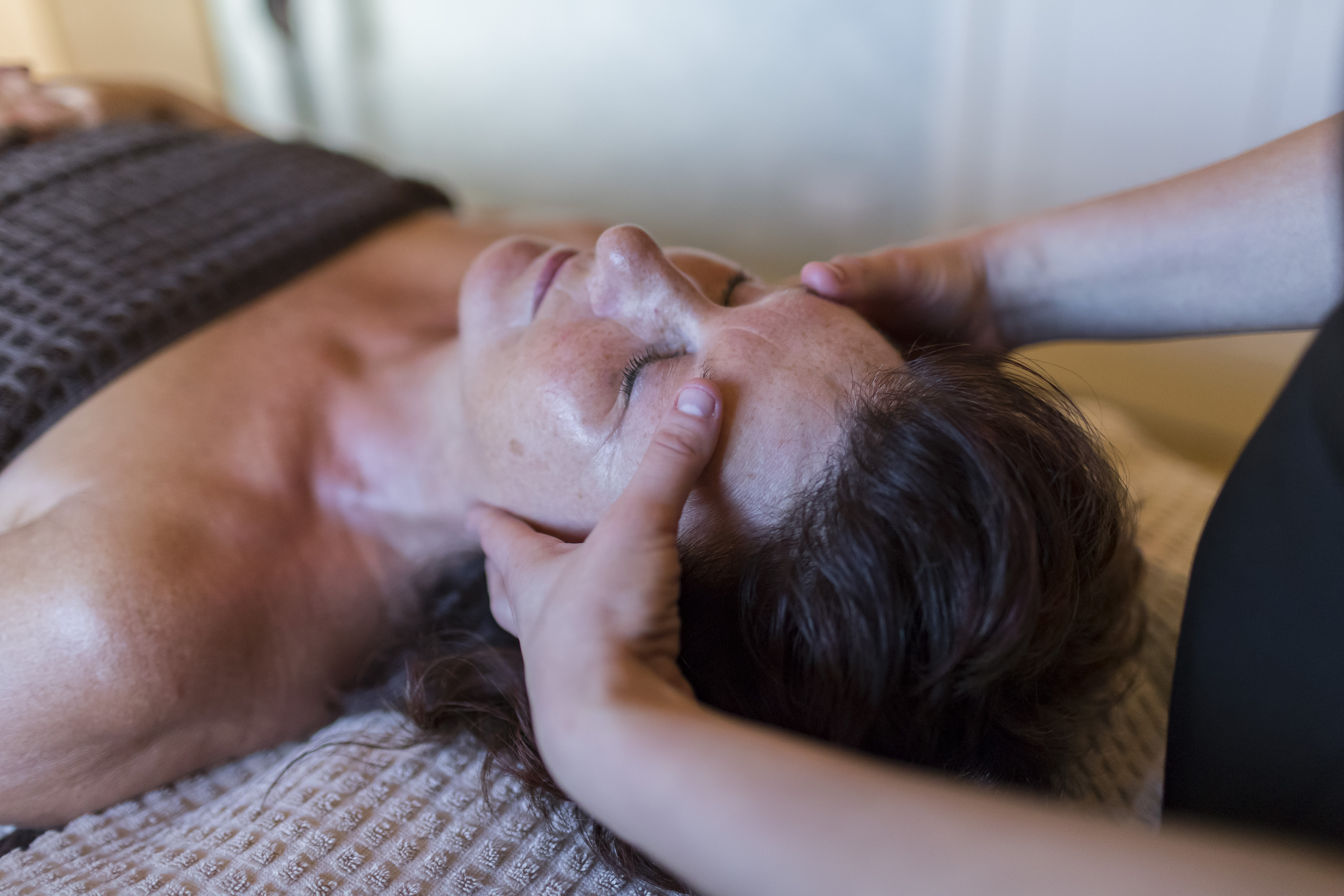 Guest receiving head massage in Middlethorpe Spa